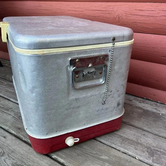 VINTAGE Metal THERMOS Latching Ice Chest Large Cooler Red And Silver 21.5x13x14 - Picture 3 of 8